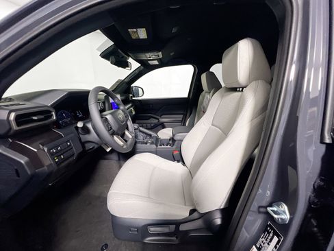 New 2026 Toyota 4Runner SR5 AWD/4WD image 14