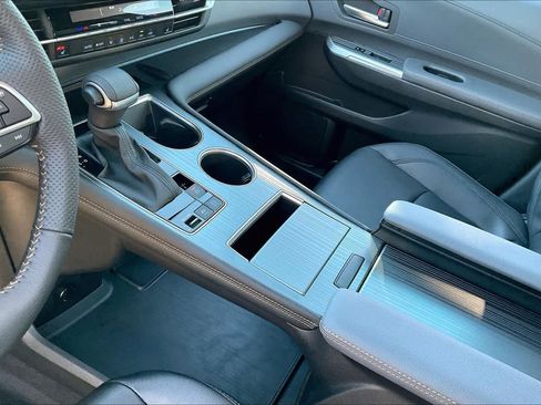 Used 2024 Toyota Sienna XLE Woodland Edition image 17