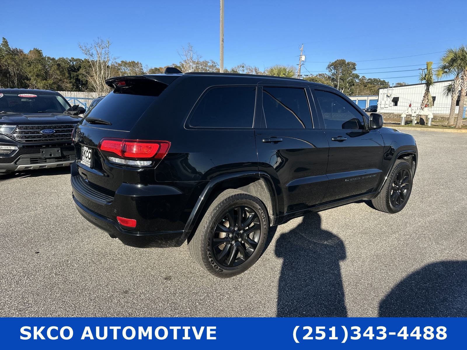 Used 2022 Jeep Grand Cherokee Laredo X AWD/4WD image 5