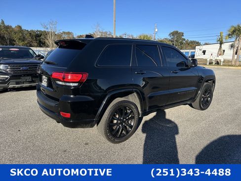 Used 2022 Jeep Grand Cherokee Laredo X image 5