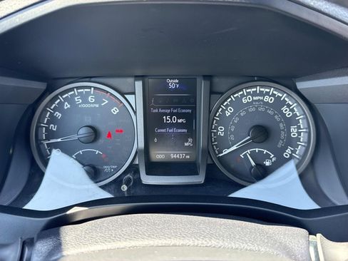 Used 2017 Toyota Tacoma TRD Sport AWD/4WD image 17