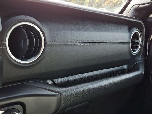 Used 2023 Jeep Wrangler Unlimited Sahara image 27