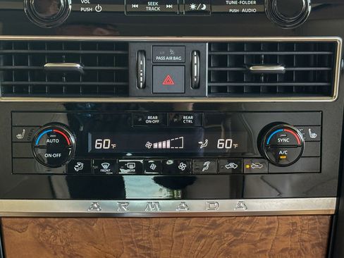 Used 2022 Nissan Armada SL w/ Captain's Chairs Package AWD/4WD image 10