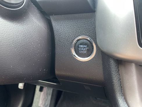 Used 2017 Toyota Highlander Limited AWD/4WD image 28