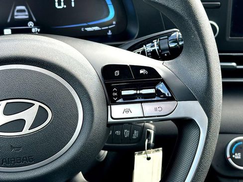 Used 2025 Hyundai Elantra SE FWD image 25