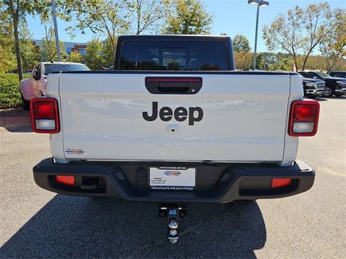 Used 2023 Jeep Gladiator Sport image 5