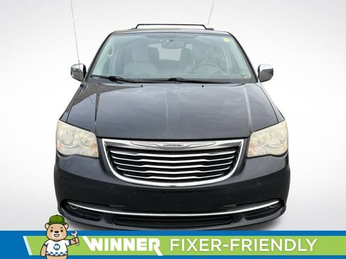 Used 2014 Chrysler Town & Country Touring-L w/ Driver Convenience Group image 2