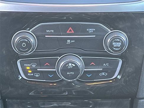 Used 2017 Chrysler 300 C image 14