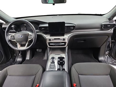 Used 2022 Ford Explorer XLT image 9