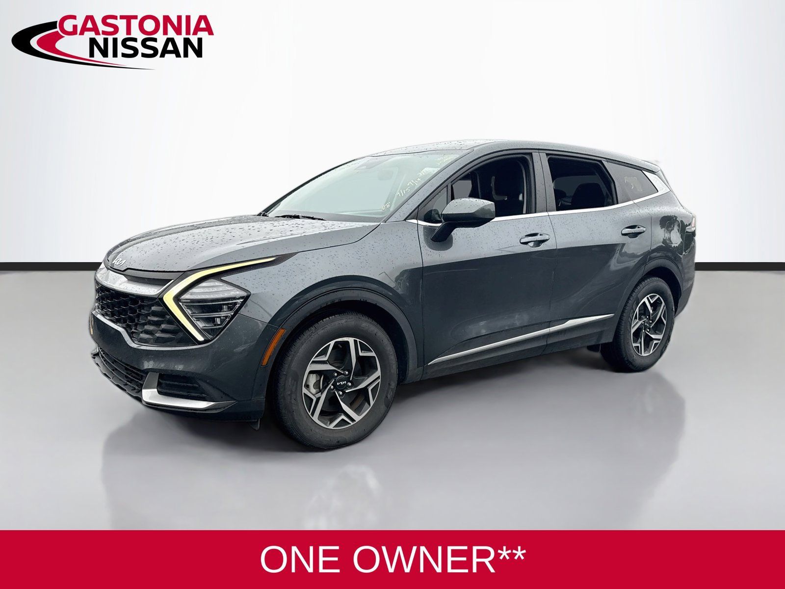 Used 2025 Kia Sportage LX FWD image 3