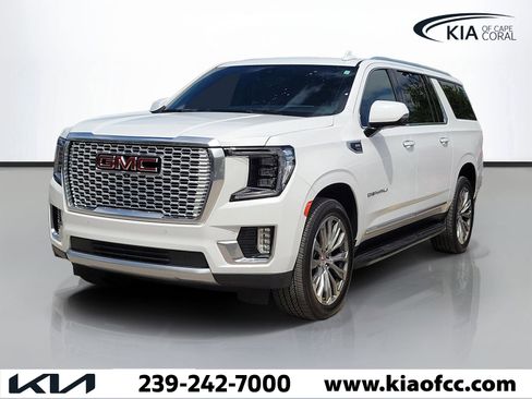 Used 2021 GMC Yukon XL Denali w/ Advanced Technology Package image 3
