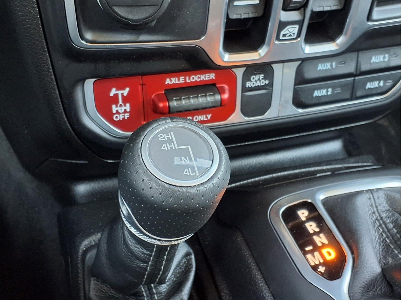 Used 2025 Jeep Gladiator Mojave w/ Convenience Group AWD/4WD image 14