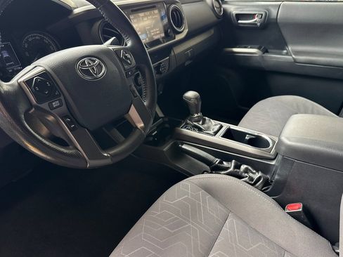 Used 2019 Toyota Tacoma TRD Sport w/ Technology Package RWD image 10