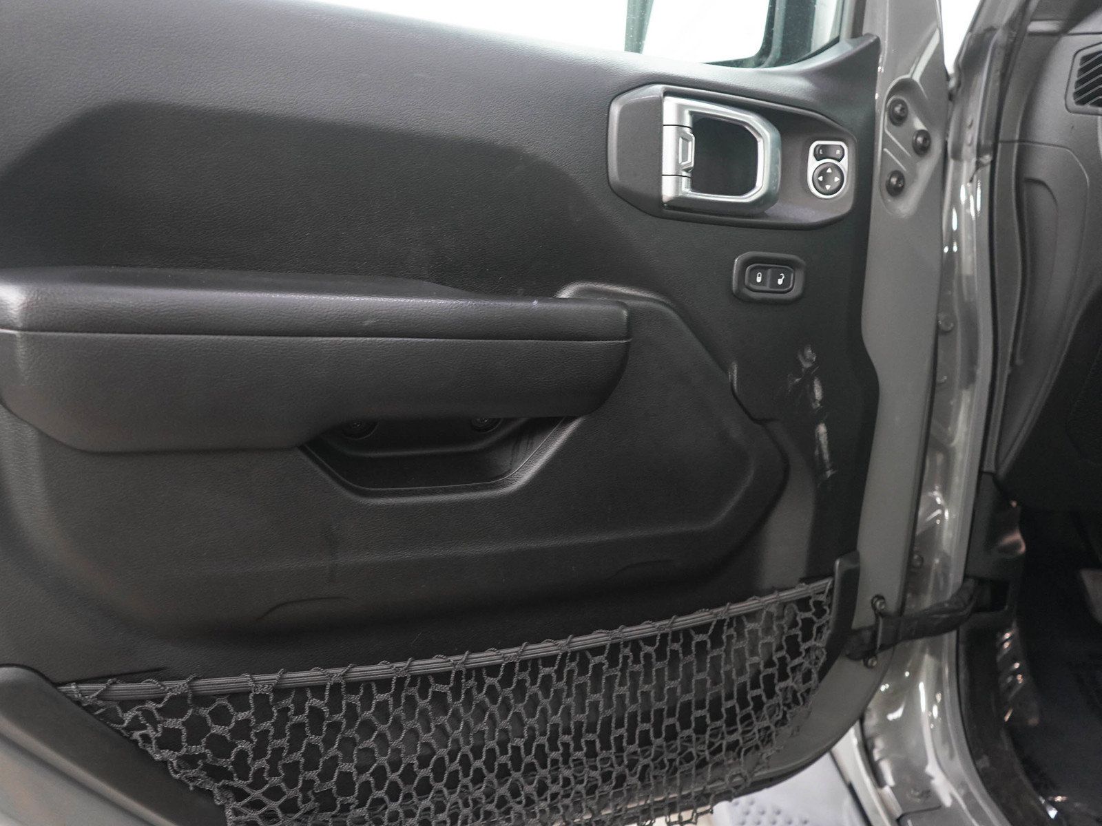 Used 2018 Jeep Wrangler Unlimited Sport S AWD/4WD image 19