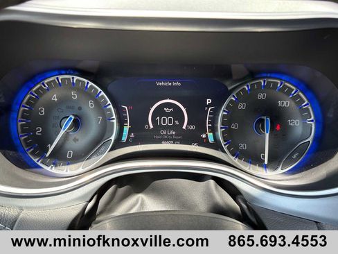 Used 2025 Chrysler Pacifica Limited FWD image 38