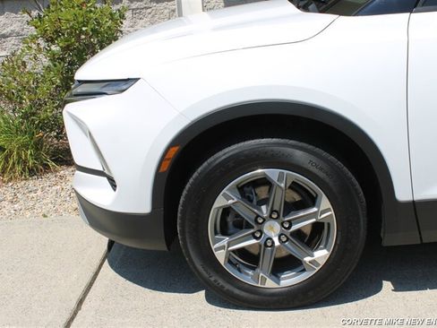 Used 2023 Chevrolet Blazer LT AWD/4WD image 36