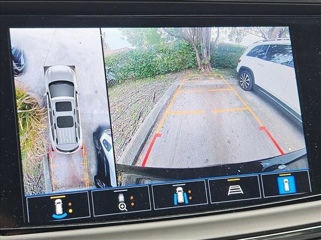 Used 2024 Buick Enclave Essence w/ Technology Package FWD image 10