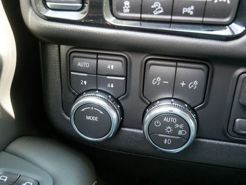 New 2026 GMC Yukon Elevation image 12