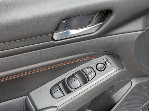 Used 2022 Nissan Altima 2.5 SR w/ Midnight Edition Package FWD image 11