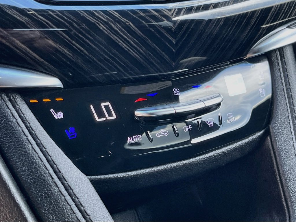 Used 2024 Cadillac XT6 Premium Luxury w/ LPO, Floor Liner Package AWD/4WD image 16