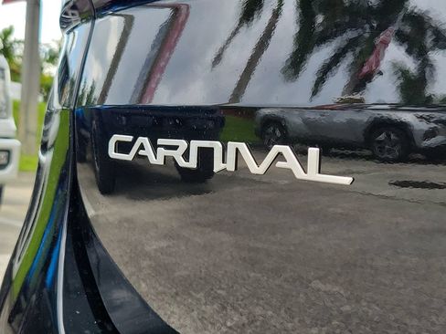 Used 2024 Kia Carnival LX FWD image 8