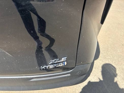 Used 2024 Toyota Sienna XLE FWD image 7