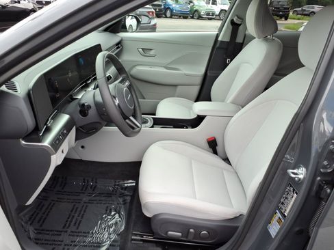 Used 2025 Hyundai Kona SEL FWD image 4