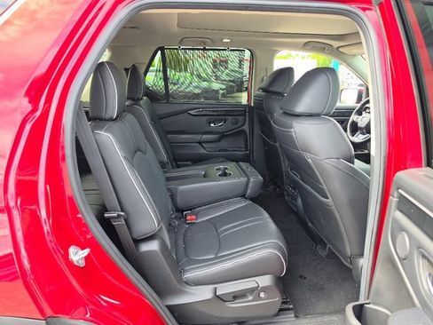 Used 2025 Honda Pilot Elite image 14