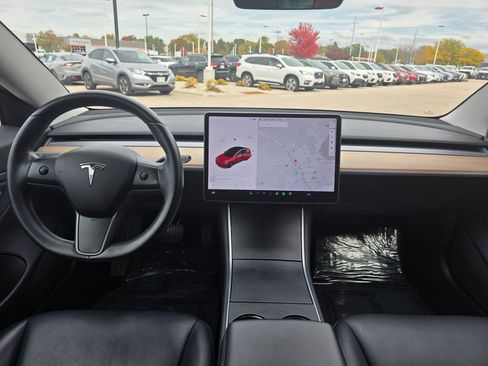 Used 2018 Tesla Model 3 Long Range image 11