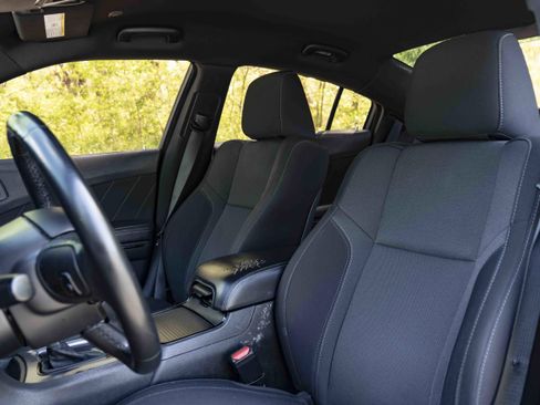 Used 2019 Dodge Charger SXT w/ Blacktop Package image 17