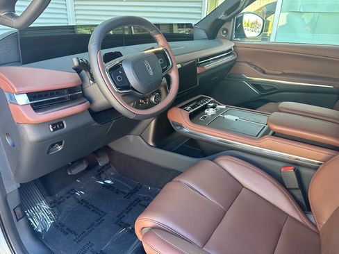 New 2025 Lincoln Navigator Reserve image 15