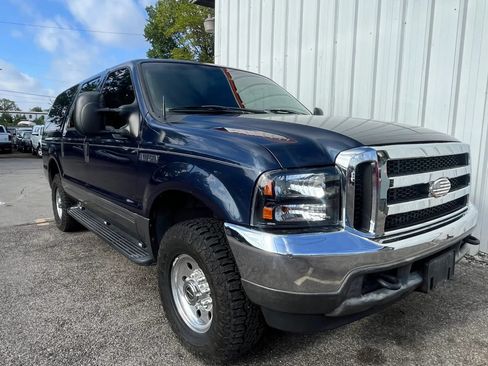Used 2003 Ford Excursion XLT AWD/4WD image 3