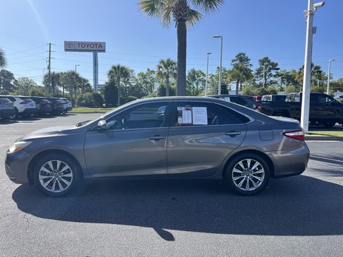 Used 2017 Toyota Camry XLE image 7