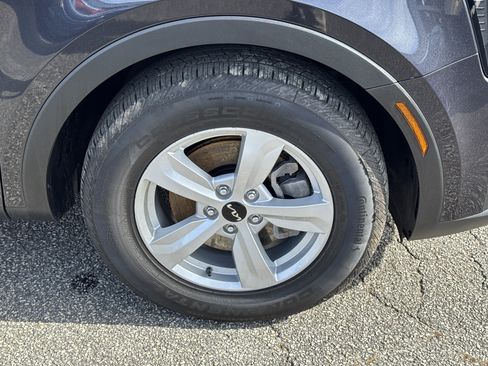 Certified 2025 Kia Sorento LX image 12
