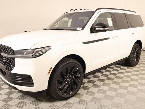 New 2025 Lincoln Navigator Reserve w/ Jet Appearance Package image 10