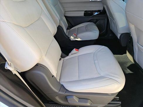 Used 2024 Ford Explorer Platinum w/ Technology Package image 22