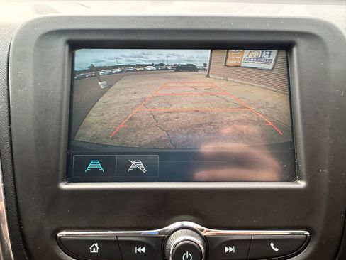 Used 2018 Chevrolet Equinox LT FWD image 23