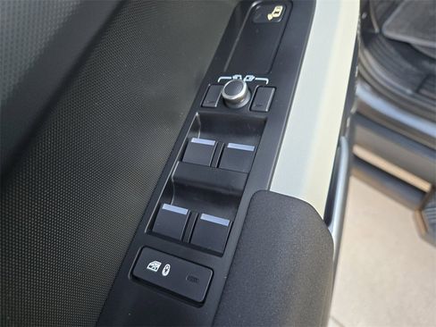 Used 2022 Land Rover Defender 110 S image 34
