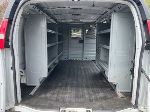 Used 2015 Chevrolet Express 2500 w/ Chrome Appearance Package RWD image 20