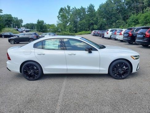 New 2024 Volvo S60 B5 Plus image 3