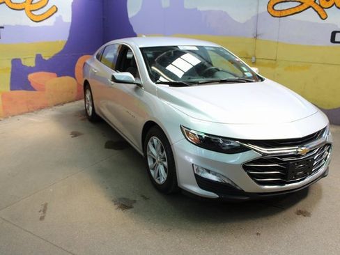 Used 2022 Chevrolet Malibu LT image 2