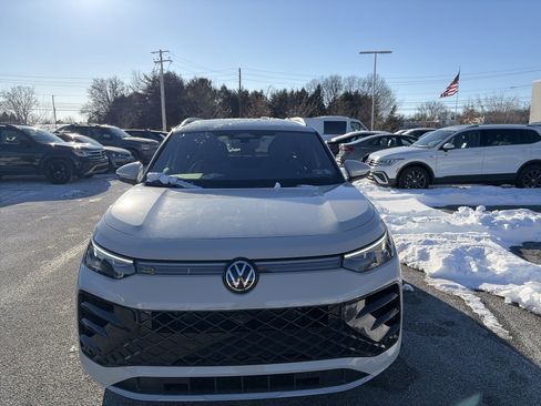 Used 2026 Volkswagen Tiguan SEL R-Line image 2