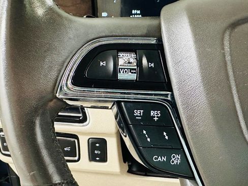 Used 2019 Lincoln Navigator Reserve w/ Cargo Package AWD/4WD image 16