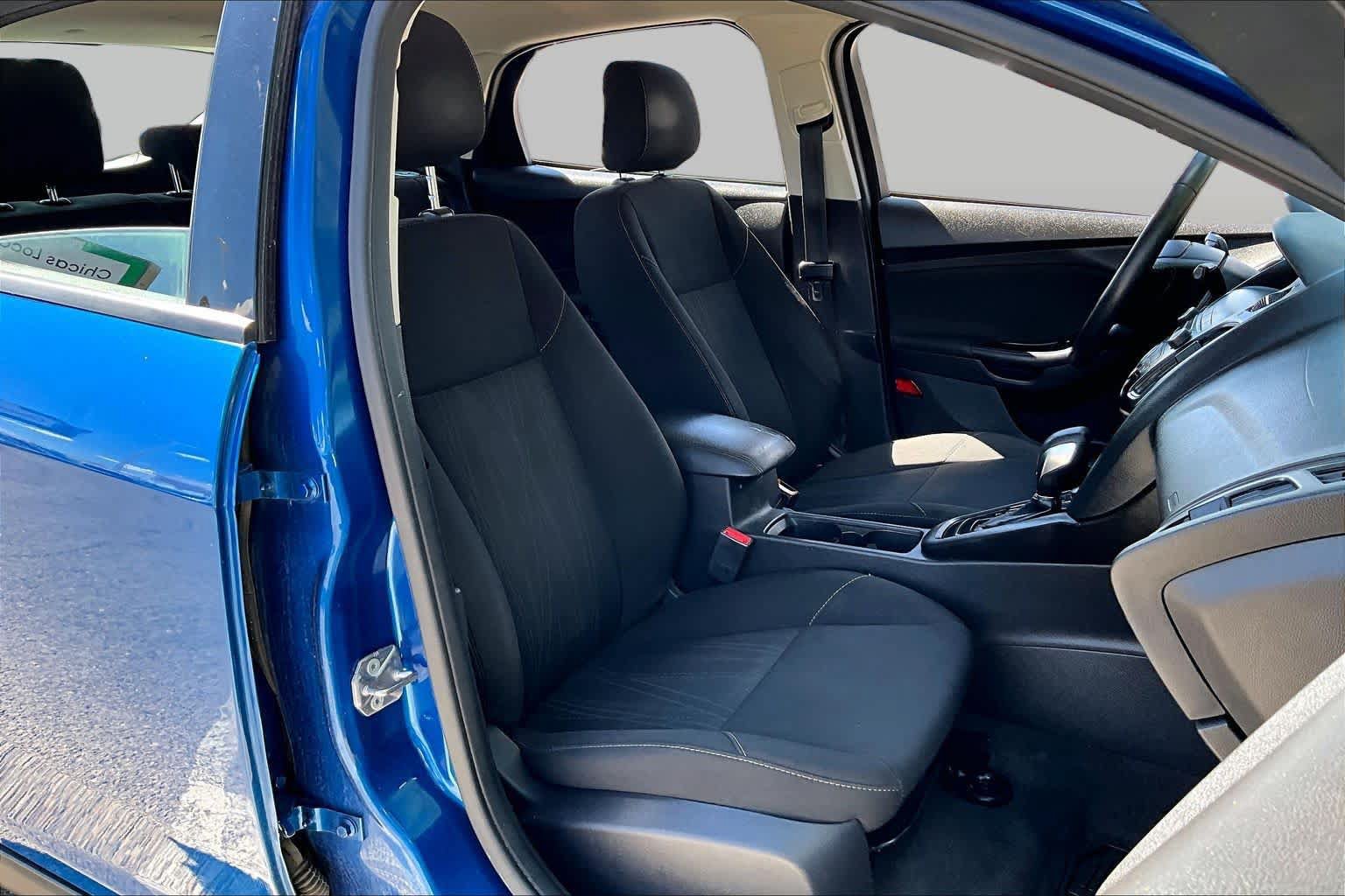 Used 2018 Ford Focus SE w/ Cold Weather Package FWD image 9