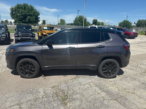 Used 2023 Jeep Compass Latitude w/ Sun and Sound Group AWD/4WD image 9