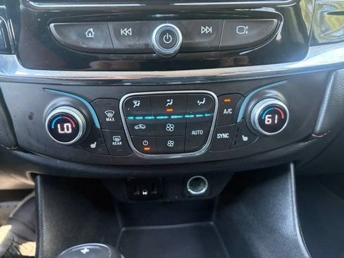 Used 2018 Chevrolet Traverse LT FWD image 10