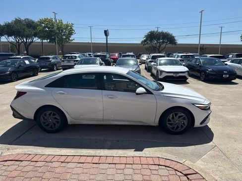 Certified 2024 Hyundai Elantra SEL FWD image 5