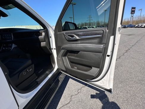 Used 2021 GMC Yukon Denali w/ Denali Premium Package image 15
