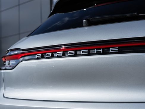 Certified 2026 Porsche Macan AWD/4WD image 14