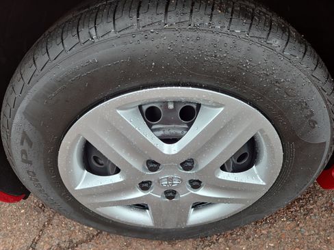 Used 2011 Toyota Camry LE FWD image 12